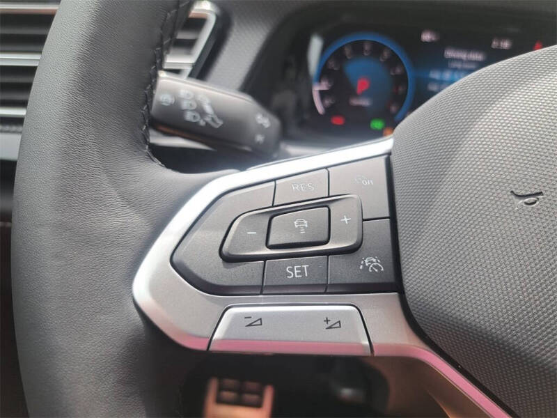 2025 Volkswagen Atlas Cross Sport SEL Premium R-Line 4Motion