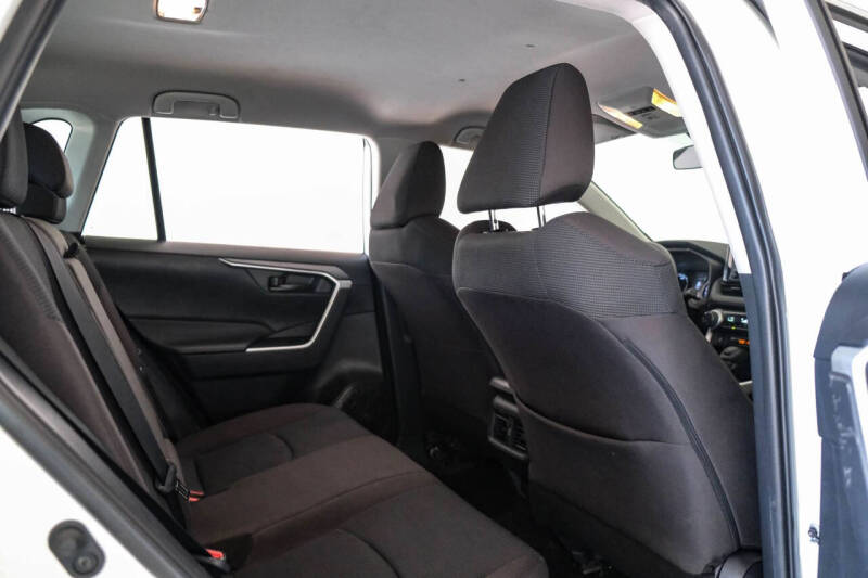 2020 Toyota RAV4 Hybrid LE