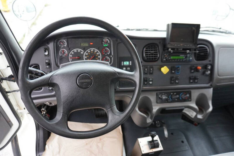2015 Freightliner M2 106