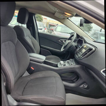 2015 Chrysler 200 LX