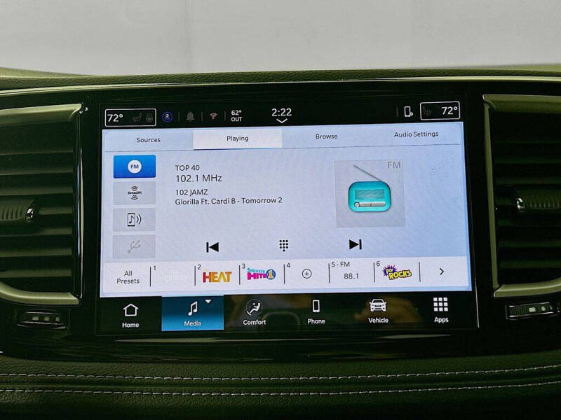 2027 Chrysler Pacifica Select