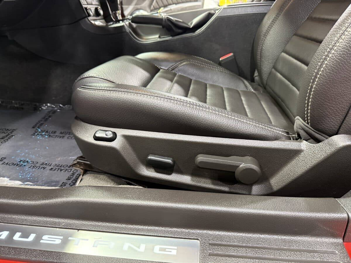 2011 Ford Mustang 38