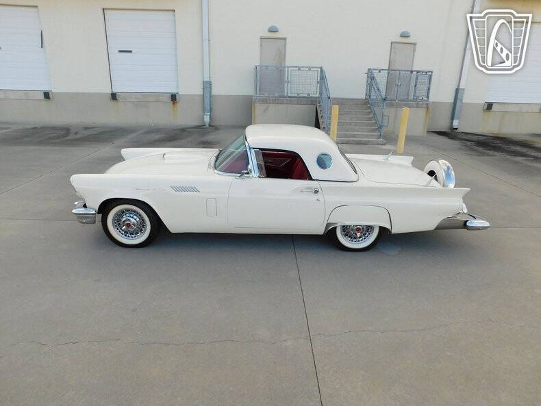 1957 Ford Thunderbird