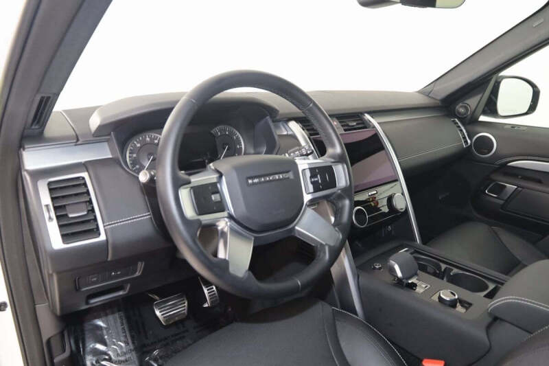 2023 Land Rover Discovery P360 S R-Dynamic