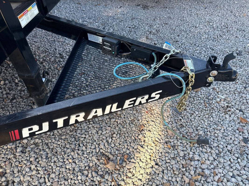 2024 PJ Trailers CC182