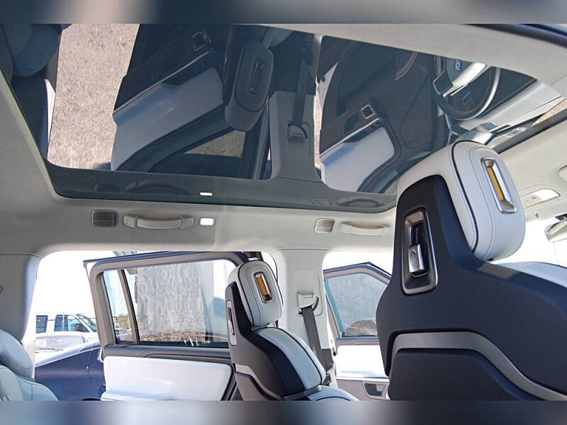 2023 Rivian R1S Adventure