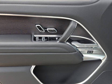 2025 Land Rover Range Rover P550e SE