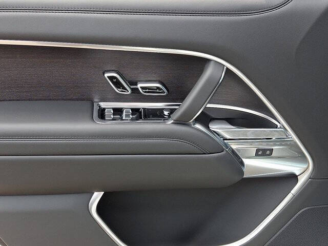 2025 Land Rover Range Rover P550e SE