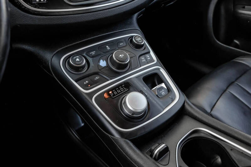 2017 Chrysler 200 Limited Platinum