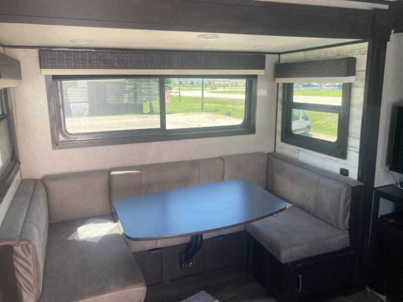 2021 Jayco Jay  Feather X23E