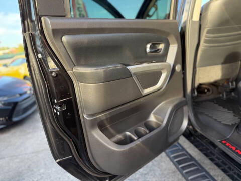 2017 Nissan Titan SL