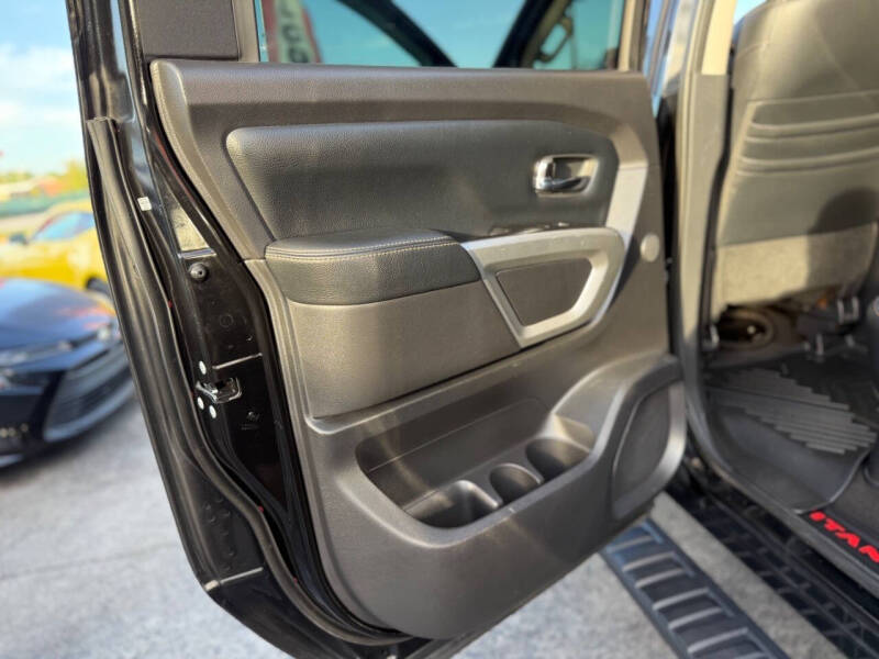 2017 Nissan Titan SL