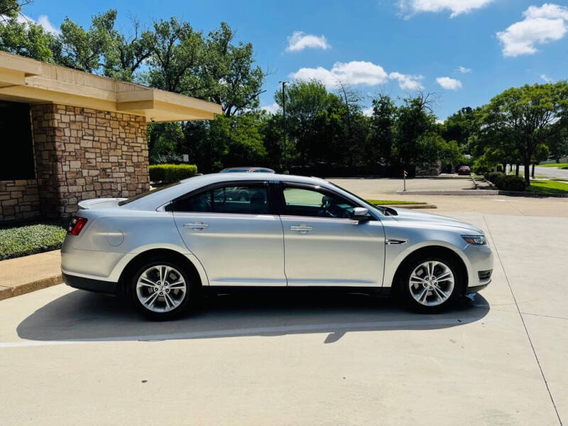 2018 Ford Taurus SEL