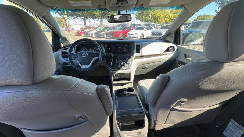 2017 Toyota Sienna