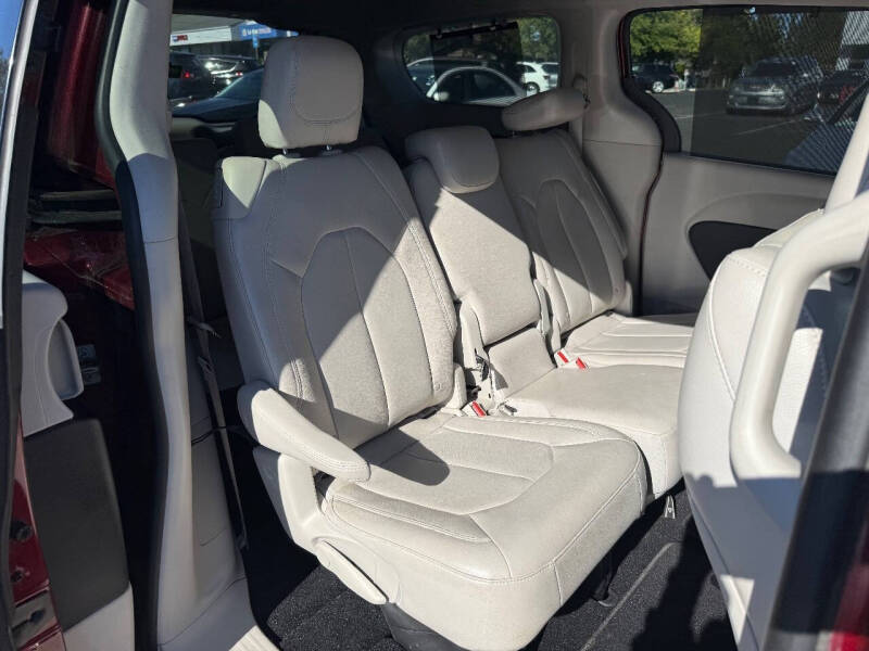 2017 Chrysler Pacifica Touring-L