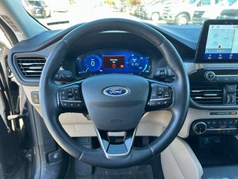 2022 Ford Escape Hybrid Titanium