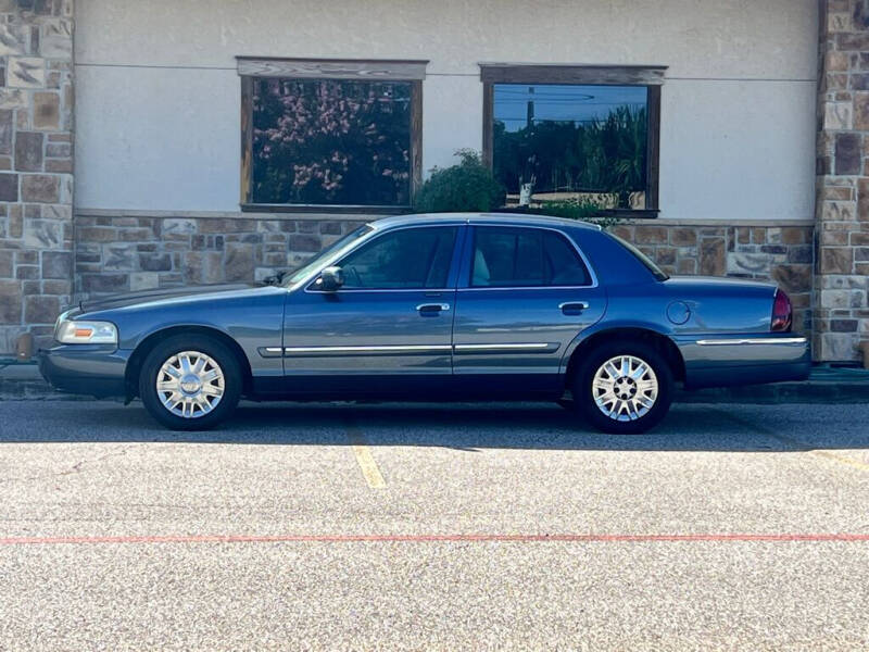 2008 Mercury Grand Marquis GS photo 2