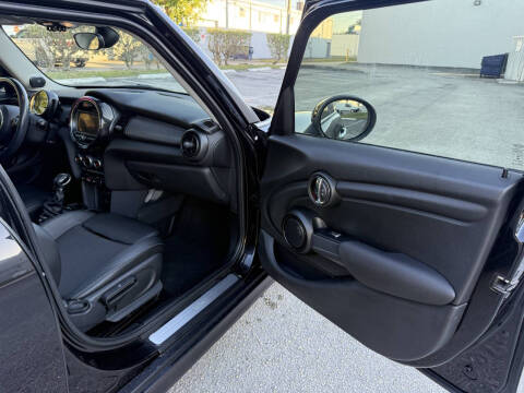 2017 MINI Hardtop 4 Door Cooper