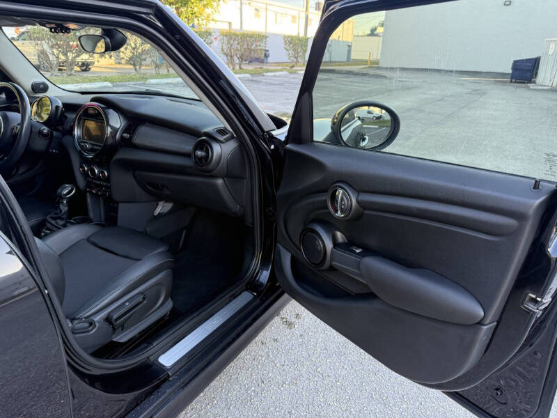 2017 MINI Hardtop 4 Door Cooper