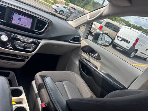 2022 Chrysler Voyager LX