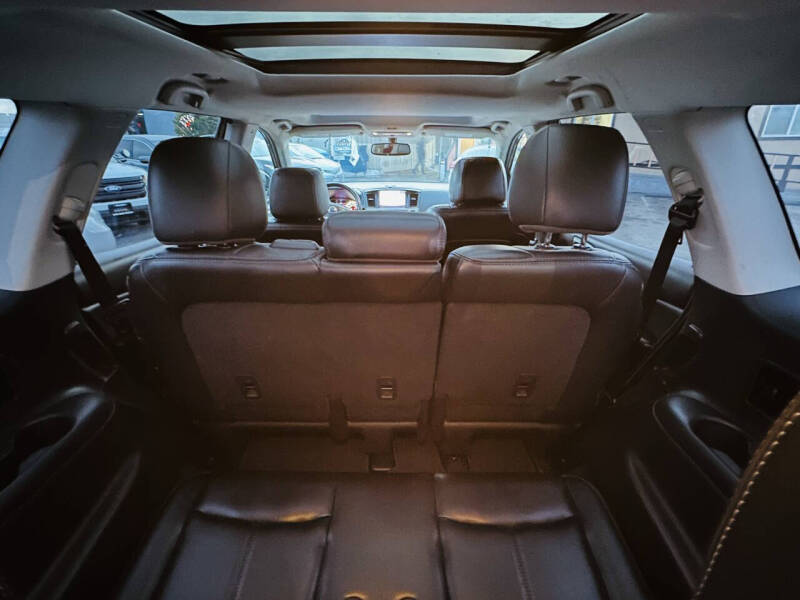 2017 Nissan Pathfinder SL