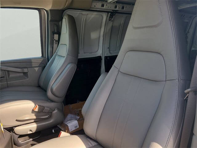 2025 Chevrolet Express 2500