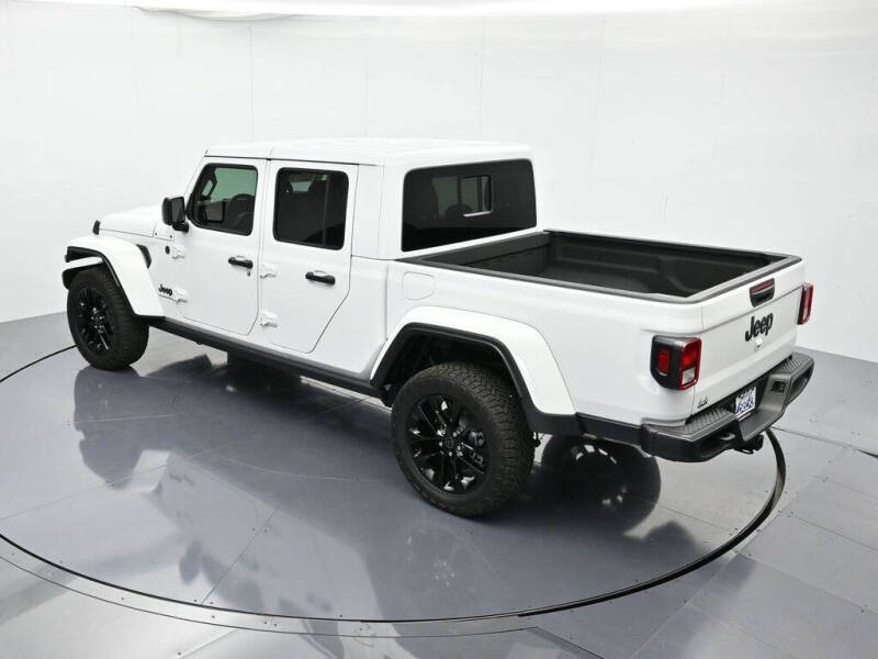 2025 Jeep Gladiator NightHawk