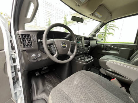 2024 Chevrolet Express 2500