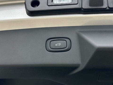 2025 VinFast VF8 Plus