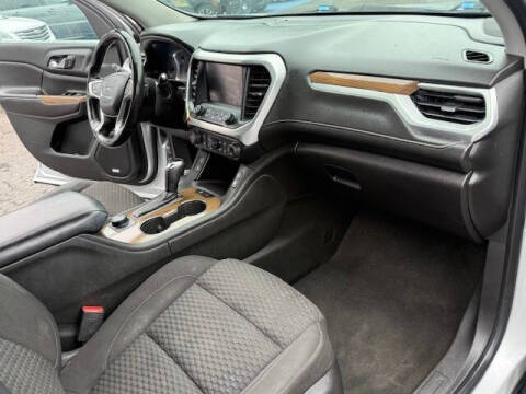2017 GMC Acadia SLE-2