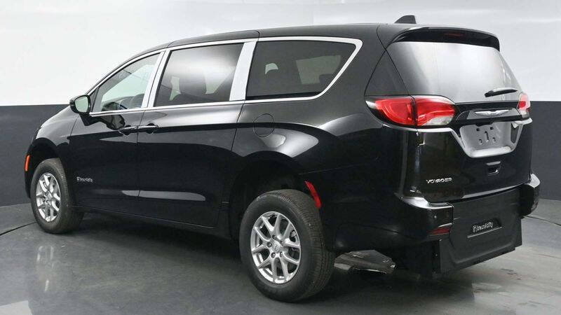 2025 Chrysler Voyager LX