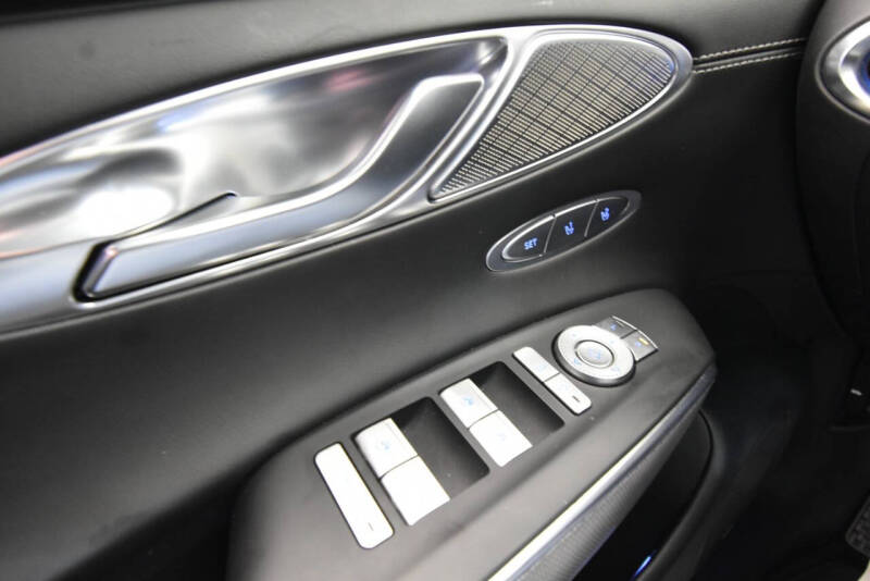 2023 Genesis GV70 2.5T Standard