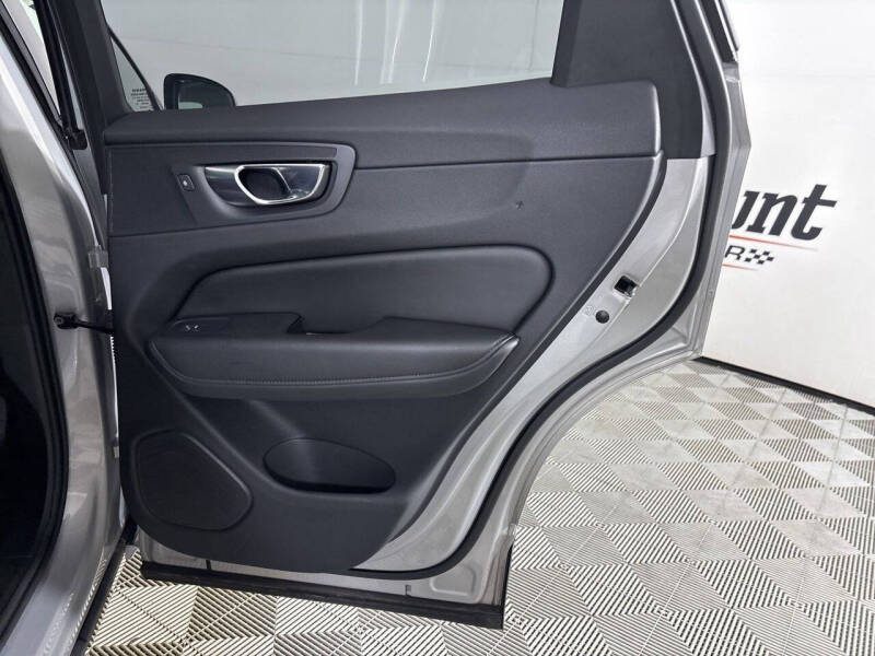 2025 Volvo XC60 B5 Plus Dark Theme