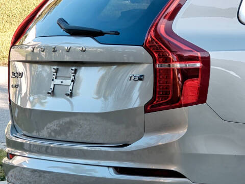 2016 Volvo XC90 T8 eAWD Momentum