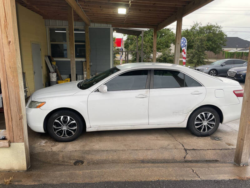 2009 Toyota Camry LE photo 3