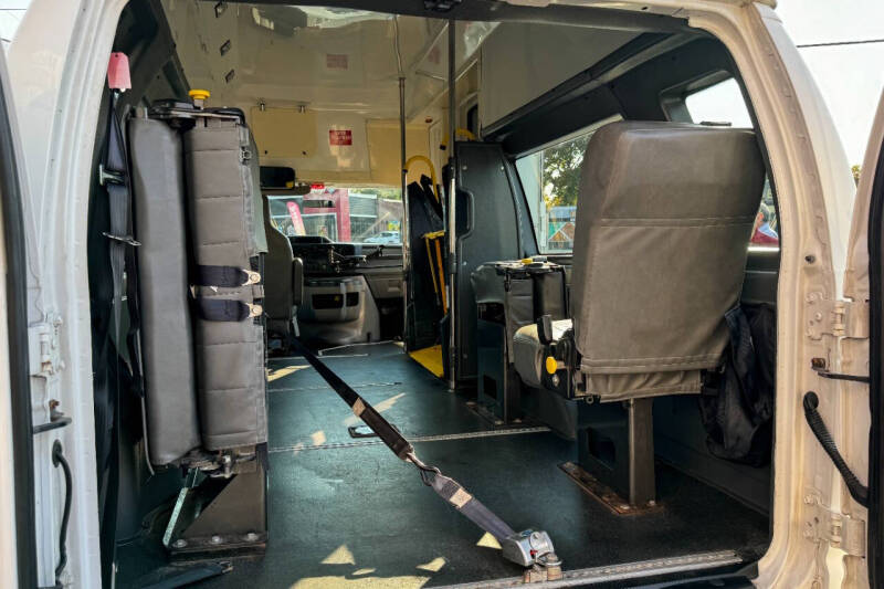 2011 Ford E-Series E-350 SD