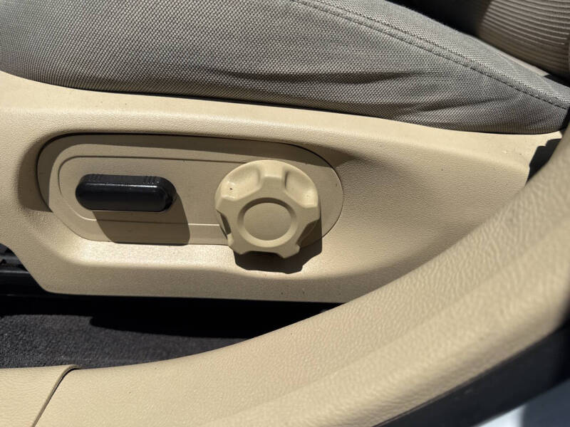 2017 Ford Taurus SEL