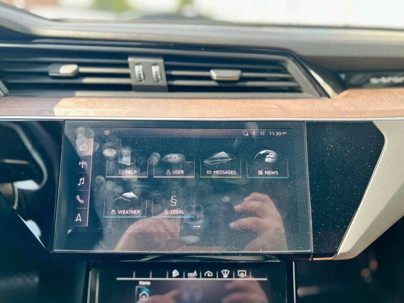 2019 Audi e-tron quattro Prestige