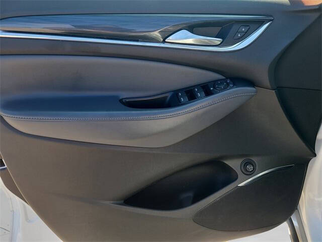 2022 Buick Enclave Essence