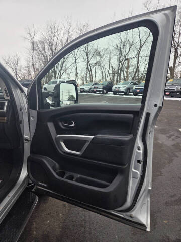 2017 Nissan Titan SV