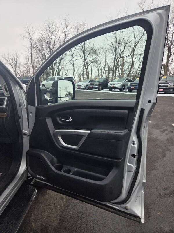 2017 Nissan Titan SV