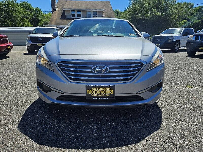 2017 Hyundai Sonata Base photo 2