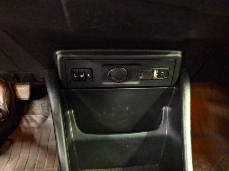 2017 Toyota Prius v Five