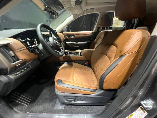 2025 Nissan Pathfinder Platinum