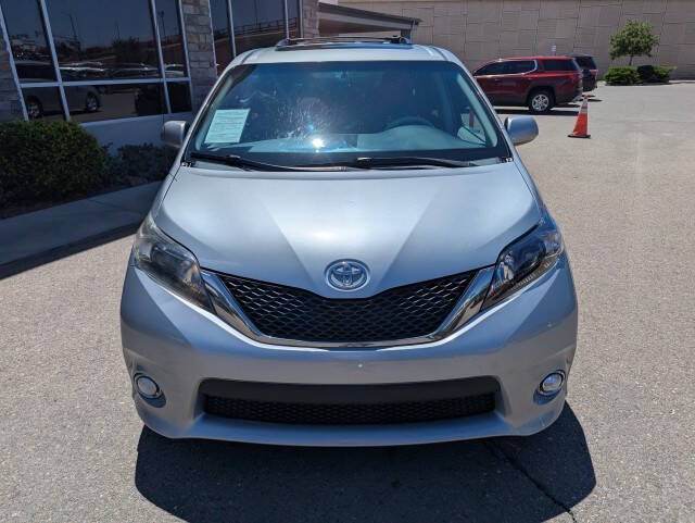 2014 Toyota Sienna SE 8-Passenger