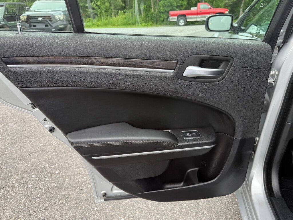 2019 Chrysler 300 31