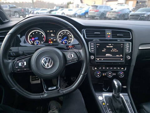 2017 Volkswagen Golf R 4Motion