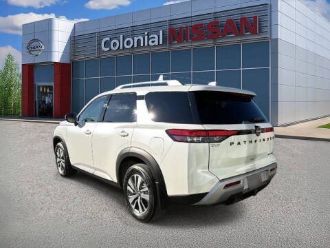 2022 Nissan Pathfinder SL