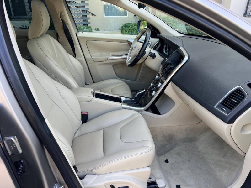 2015 Volvo XC60 T5 Drive-E Premier