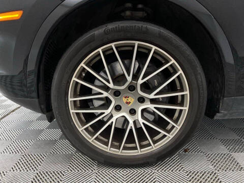 2023 Porsche Cayenne Coupe Platinum Edition